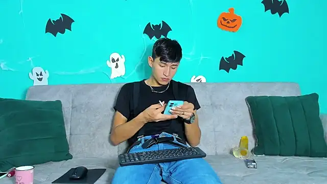 Snapshot of Nicolas_Torres_ chatting on October 29, 2025, 7:40 am Nicolas Torres online show from October 29, 2025, 7:40 am