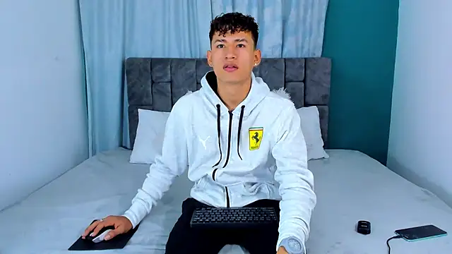 Snapshot of Nicolas_Torres_ chatting on November 21, 2025, 4:00 am Nicolas Torres online show from November 21, 2025, 4:00 am