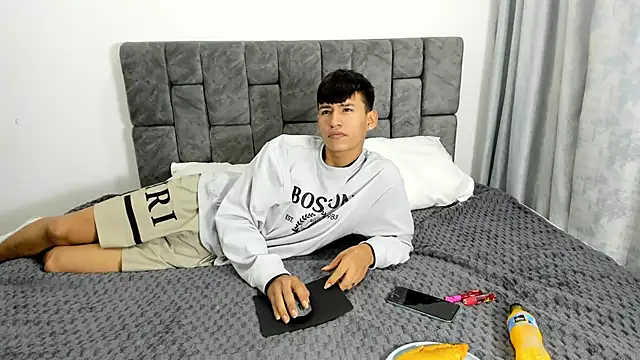 Snapshot of Nicolas_Torres_ chatting on October 28, 2025, 7:07 am Nicolas Torres online show from October 28, 2025, 7:07 am