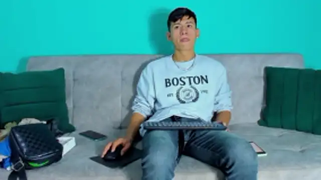 Snapshot of Nicolas_Torres_ chatting on October 23, 2025, 8:24 am Nicolas Torres online show from October 23, 2025, 8:24 am