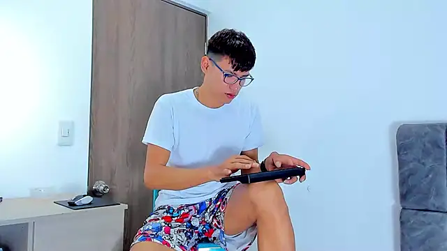 Snapshot of Nicolas_Torres_ chatting on November 8, 2025, 3:10 am Nicolas Torres online show from November 8, 2025, 3:10 am