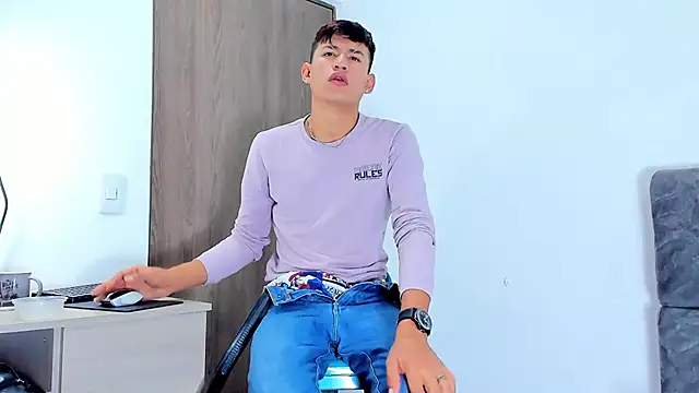 Snapshot of Nicolas_Torres_ chatting on November 10, 2025, 7:35 am Nicolas Torres online show from November 10, 2025, 7:35 am