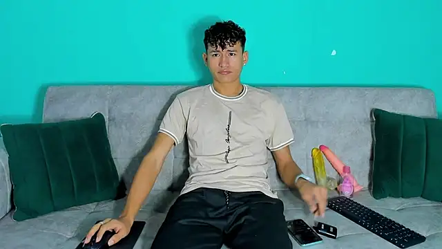 Snapshot of Nicolas_Torres_ chatting on November 25, 2025, 6:25 am Nicolas Torres online show from November 25, 2025, 6:25 am