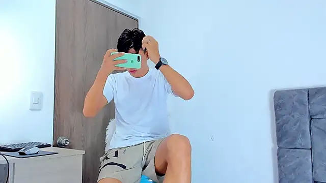 Snapshot of Nicolas_Torres_ chatting on November 15, 2025, 7:45 am Nicolas Torres online show from November 15, 2025, 7:45 am