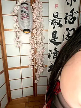 Snapshot of yum3doll chatting on November 5, 2025, 7:28 pm yum3doll online show from November 5, 2025, 7:28 pm