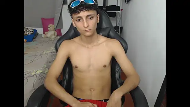 Snapshot of Alejandro_Cutee chatting on November 8, 2025, 3:21 am Alejandro Cutee online show from November 8, 2025, 3:21 am