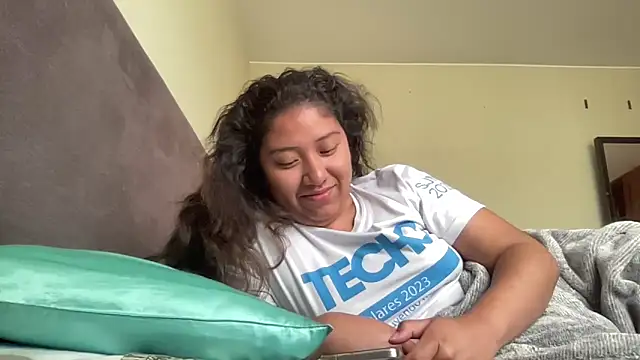 Kmiii21 online show from November 5, 2025, 3:04 pm