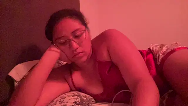 Snapshot of Kmiii21 chatting on February 14, 2026, 4:34 am Kmiii21 online show from February 14, 2026, 4:34 am