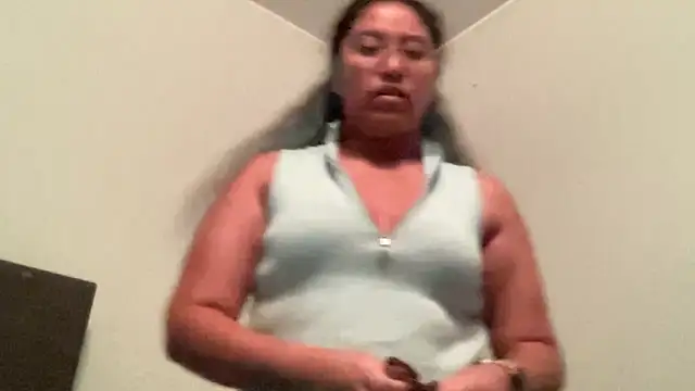 Snapshot of Kmiii21 chatting on February 5, 2026, 3:35 am Kmiii21 online show from February 5, 2026, 3:35 am