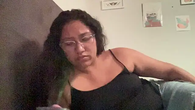 Snapshot of Kmiii21 chatting on March 10, 2026, 5:44 am Kmiii21 online show from March 10, 2026, 5:44 am