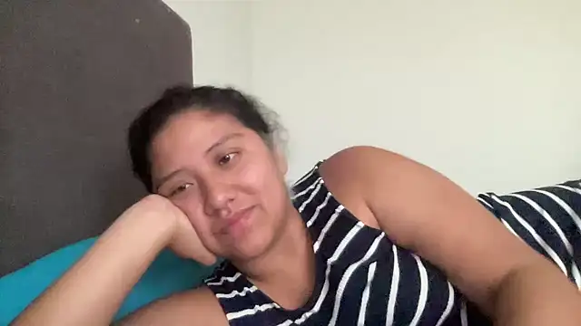 Snapshot of Kmiii21 chatting on February 18, 2026, 8:38 pm Kmiii21 online show from February 18, 2026, 8:38 pm