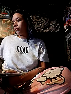 Snapshot of Isis_Bathory chatting on November 14, 2025, 3:37 pm Isis Bathory online show from November 14, 2025, 3:37 pm