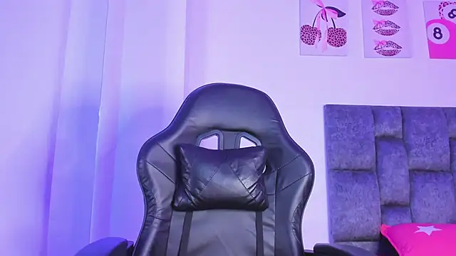 kittymonroe1 online show from May 24, 2026, 6:08 pm