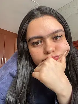 Snapshot of Selena_Roa chatting on April 29, 2026, 7:09 pm Selena Roa online show from April 29, 2026, 7:09 pm