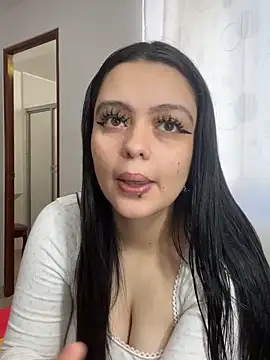 Snapshot of Selena_Roa chatting on April 2, 2026, 4:35 pm Selena Roa online show from April 2, 2026, 4:35 pm