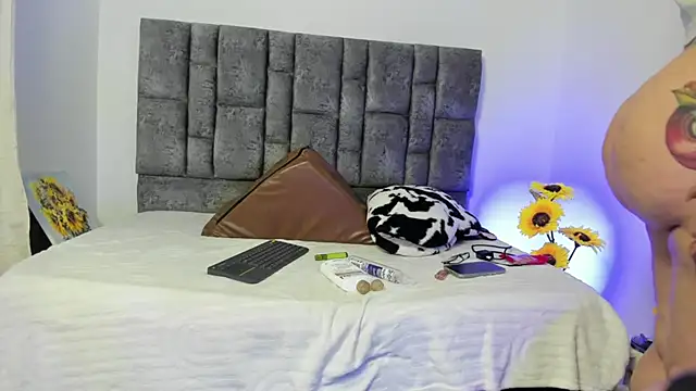 Snapshot of miah_storm chatting on October 23, 2025, 5:28 am miah storm online show from October 23, 2025, 5:28 am