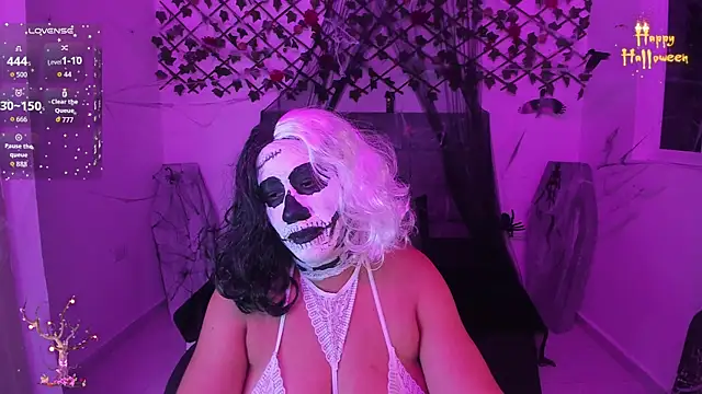 Snapshot of Karly_Closson chatting on October 30, 2025, 4:44 am Karly Closson online show from October 30, 2025, 4:44 am