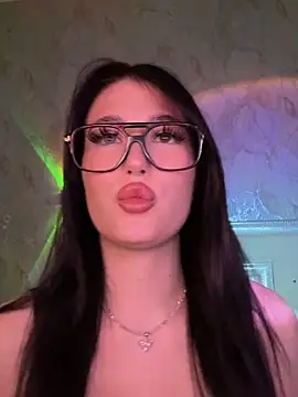 Snapshot of KailyBell chatting on November 15, 2025, 10:58 pm KailyBell online show from November 15, 2025, 10:58 pm