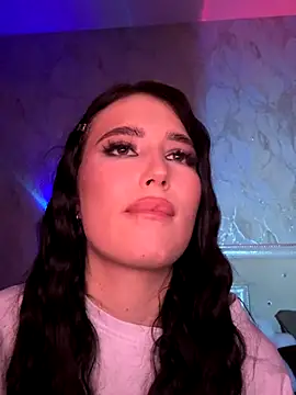 Snapshot of KailyBell chatting on December 13, 2025, 11:33 pm KailyBell online show from December 13, 2025, 11:33 pm