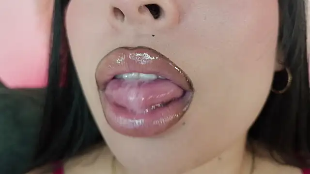 Snapshot of mia_roux1 chatting on July 1, 2026, 11:27 pm mia roux1 online show from July 1, 2026, 11:27 pm