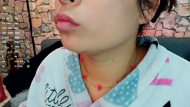 Snapshot of mia_roux1 chatting on November 6, 2025, 5:06 pm mia roux1 online show from November 6, 2025, 5:06 pm