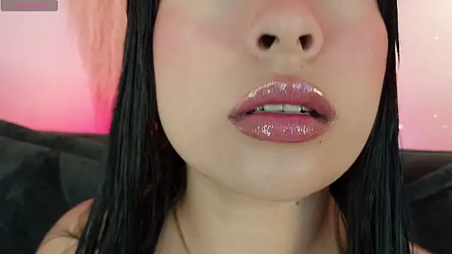 Snapshot of mia_roux1 chatting on June 20, 2026, 11:10 pm mia roux1 online show from June 20, 2026, 11:10 pm