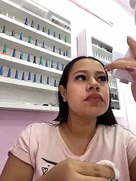 PaulaCruz01 online show from December 5, 2025, 7:01 pm