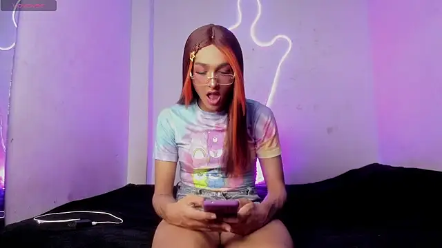 Mika  velvet online show from November 10, 2025, 8:58 pm