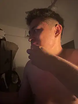 Snapshot of VERGALARGA120 chatting on October 22, 2025, 6:24 am VERGALARGA120 online show from October 22, 2025, 6:24 am