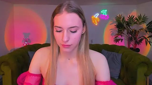 sassy cutie online show from November 30, 2025, 6:25 am