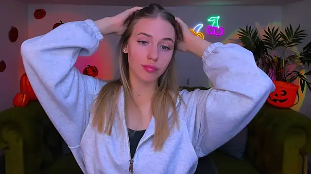 sassy cutie online show from November 11, 2025, 6:08 am