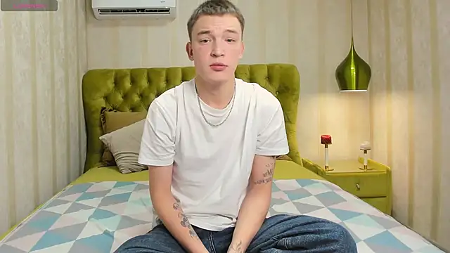 Snapshot of Derek_Banville chatting on November 12, 2025, 12:42 pm Derek Banville online show from November 12, 2025, 12:42 pm