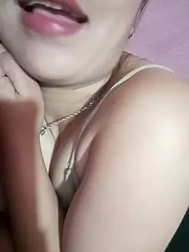 -Lanaa- online show from May 5, 2026, 9:51 pm