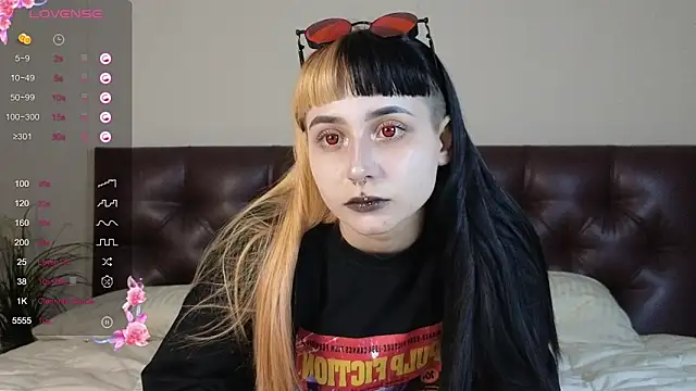 Snapshot of _JustCass_ chatting on November 28, 2025, 4:45 am JustCass online show from November 28, 2025, 4:45 am