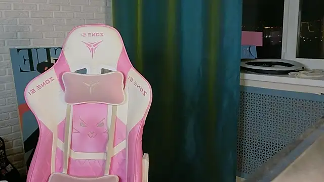 Snapshot of _JustCass_ chatting on November 21, 2025, 11:04 pm JustCass online show from November 21, 2025, 11:04 pm