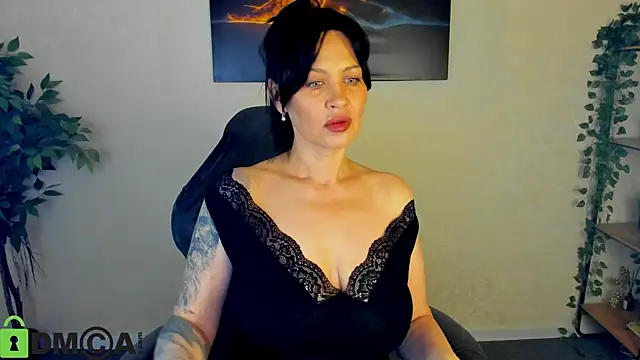 Sara Devills online show from May 2, 2026, 1:00 am