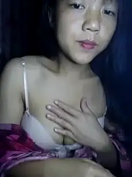 Quynhsumon online show from November 15, 2025, 1:59 pm