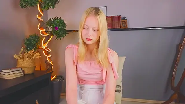 Snapshot of YungLyssy chatting on November 30, 2025, 2:34 am YungLyssy online show from November 30, 2025, 2:34 am