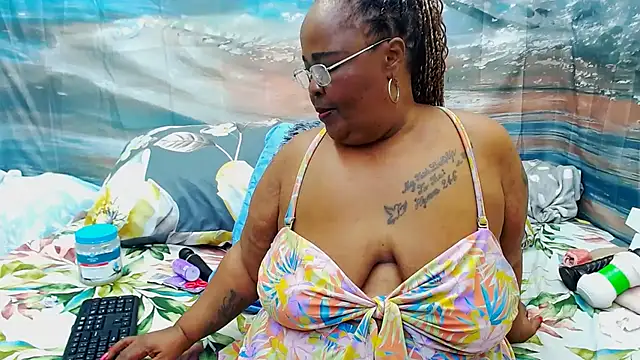 Snapshot of MatureMilfxxx chatting on July 7, 2026, 7:28 pm MatureMilfxxx online show from July 7, 2026, 7:28 pm