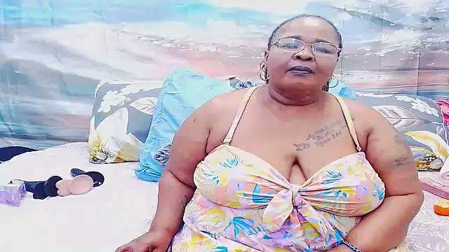 Snapshot of MatureMilfxxx chatting on August 1, 2026, 2:37 pm MatureMilfxxx online show from August 1, 2026, 2:37 pm