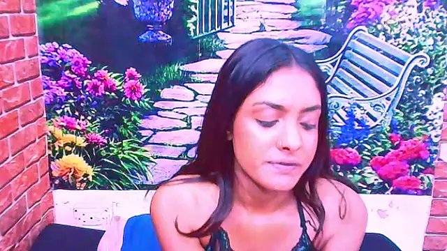 Snapshot of IndianPretty1 chatting on December 2, 2025, 9:44 am IndianPretty1 online show from December 2, 2025, 9:44 am