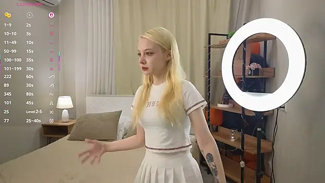 Snapshot of IraYounce chatting on November 10, 2025, 1:10 am IraYounce online show from November 10, 2025, 1:10 am