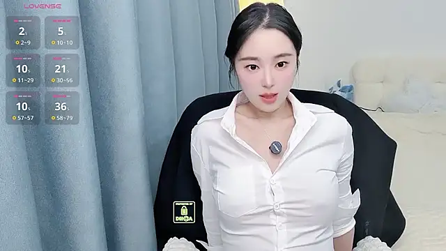 Xiaotaimei 666 online show from November 12, 2025, 1:37 pm