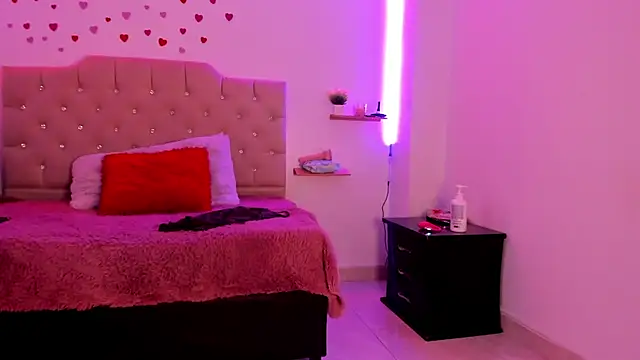 eimyy rouse online show from March 3, 2026, 7:54 pm