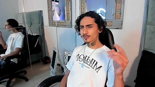 Snapshot of Mr_Strike chatting on October 28, 2025, 2:23 am Mr Strike online show from October 28, 2025, 2:23 am