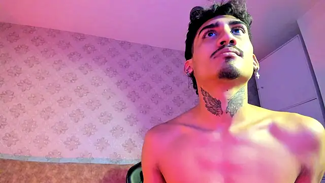 Snapshot of Mr_Strike chatting on November 19, 2025, 3:06 am Mr Strike online show from November 19, 2025, 3:06 am