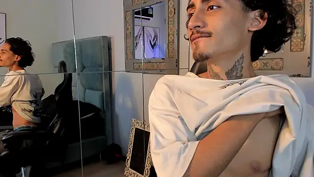 Snapshot of Mr_Strike chatting on November 5, 2025, 2:47 am Mr Strike online show from November 5, 2025, 2:47 am