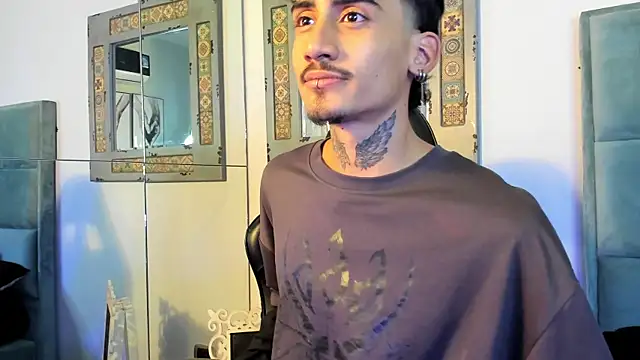 Snapshot of Mr_Strike chatting on November 9, 2025, 3:10 am Mr Strike online show from November 9, 2025, 3:10 am