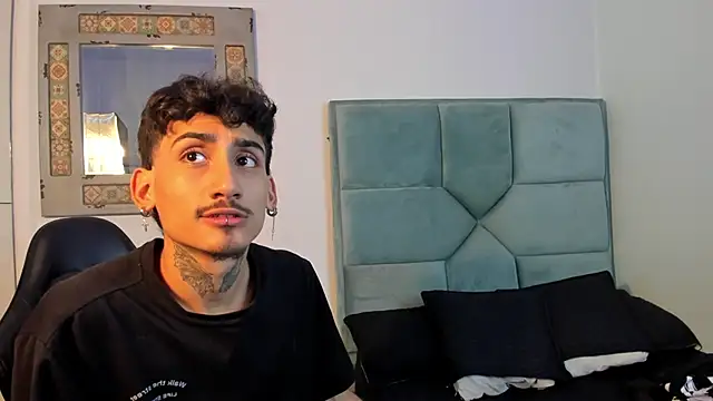 Snapshot of Mr_Strike chatting on November 7, 2025, 2:49 am Mr Strike online show from November 7, 2025, 2:49 am