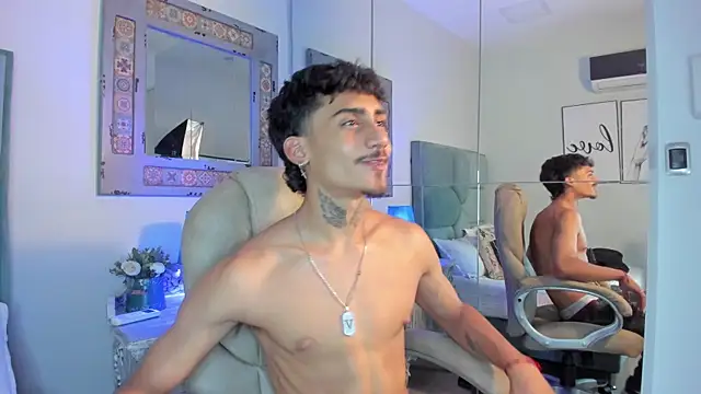 Snapshot of Mr_Strike chatting on December 1, 2025, 3:40 am Mr Strike online show from December 1, 2025, 3:40 am